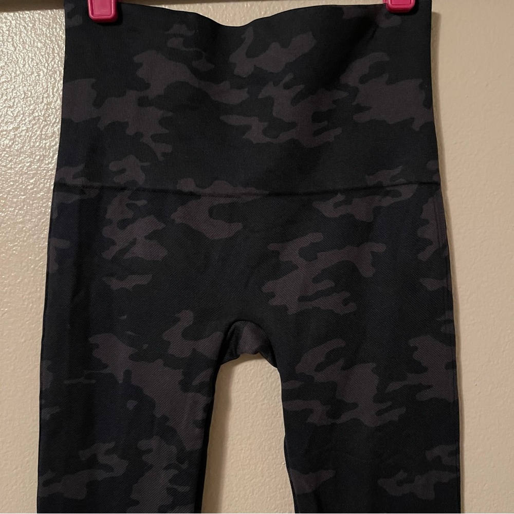 SPANX Look at Me Now Leggings - Black Camo - Picture 3 of 5